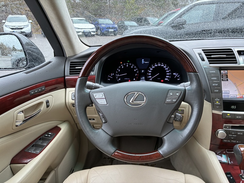 Lexus LS vaihtoauto