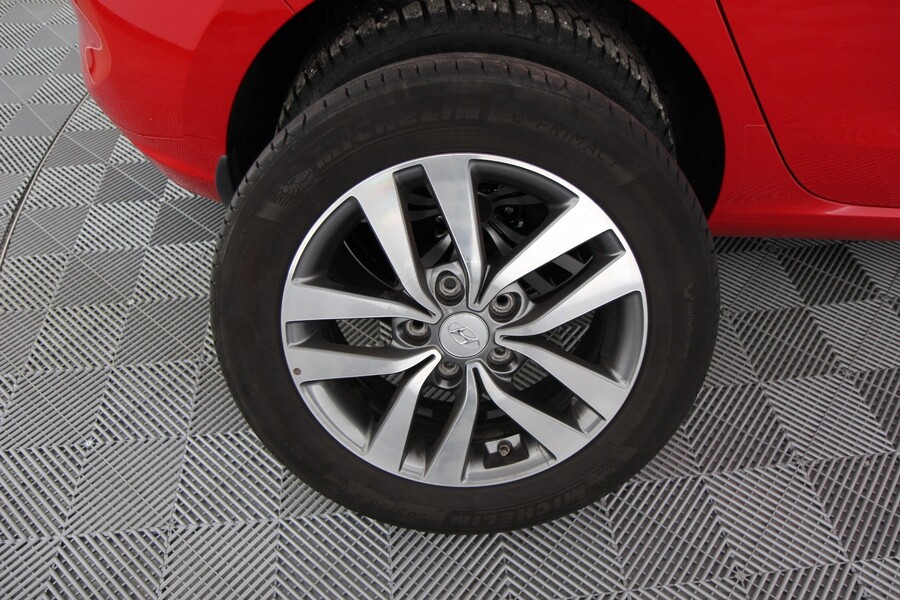 Hyundai i30 5d vaihtoauto