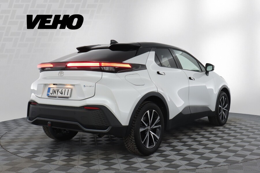 Toyota C-HR vaihtoauto