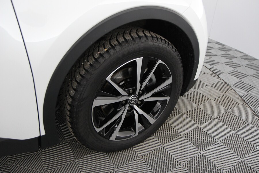 Toyota C-HR vaihtoauto