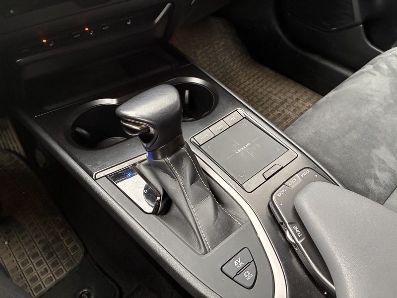 Lexus UX vaihtoauto