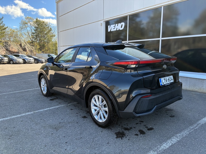 Toyota C-HR vaihtoauto