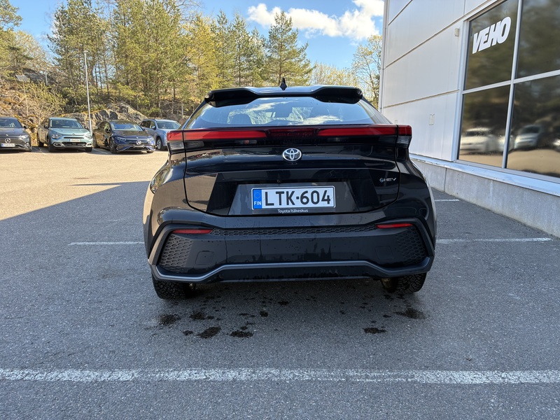 Toyota C-HR vaihtoauto
