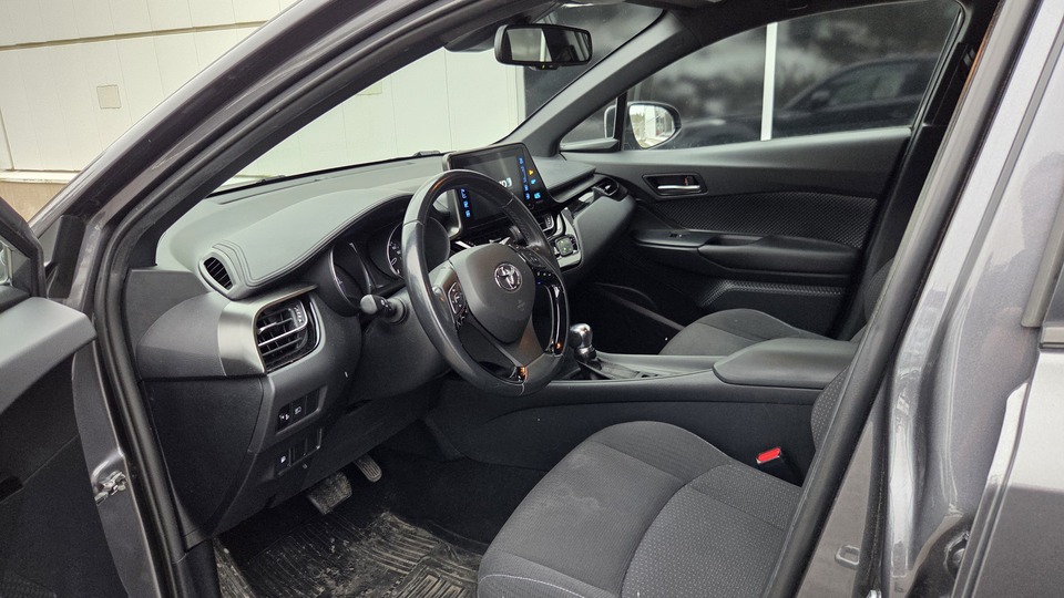 Toyota C-HR vaihtoauto