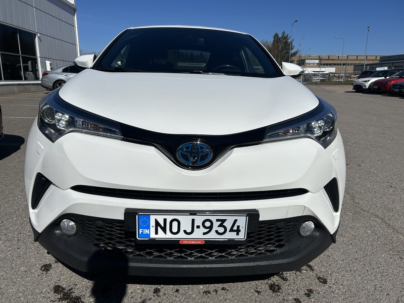Toyota C-HR vaihtoauto