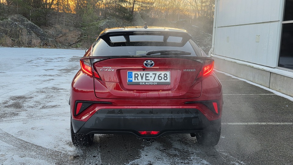 Toyota C-HR vaihtoauto