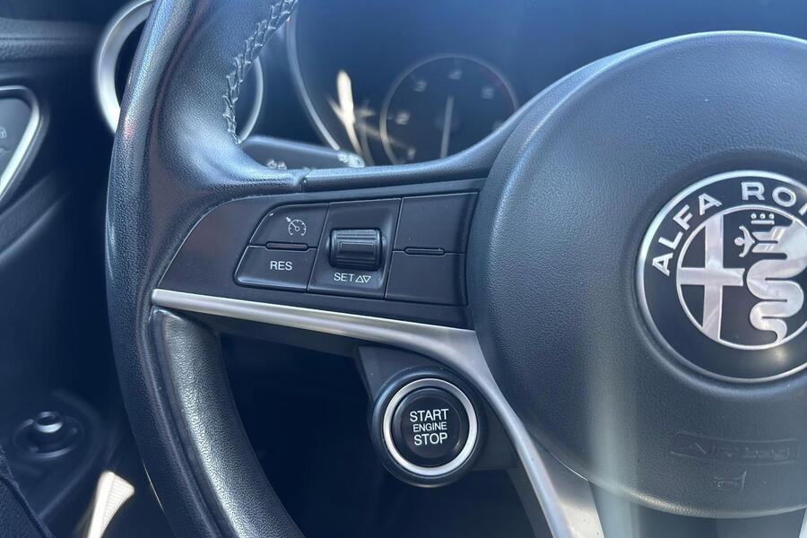 Alfa Romeo Giulia vaihtoauto