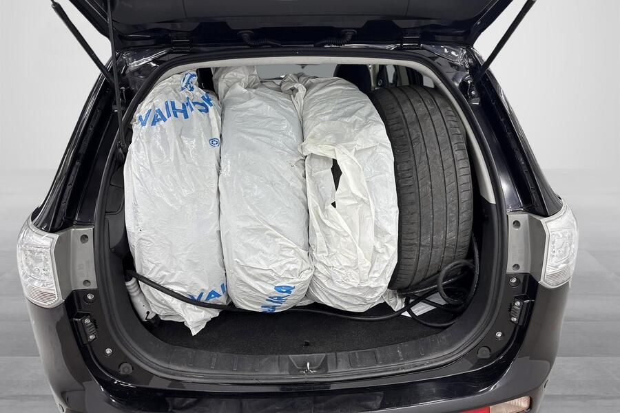Mitsubishi Outlander PHEV vaihtoauto