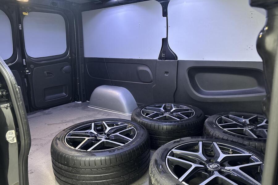 Nissan Primastar vaihtoauto