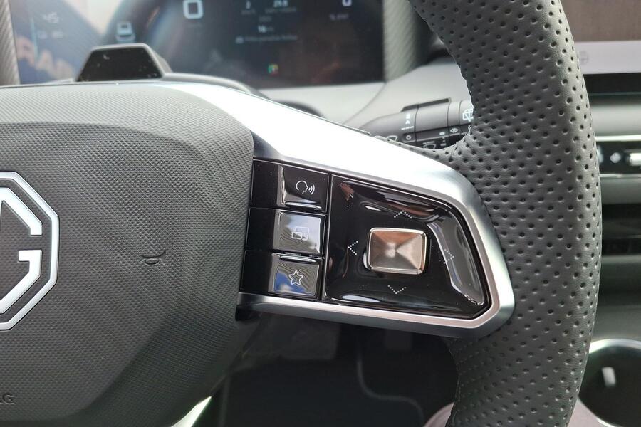 MG MGS5 EV vaihtoauto