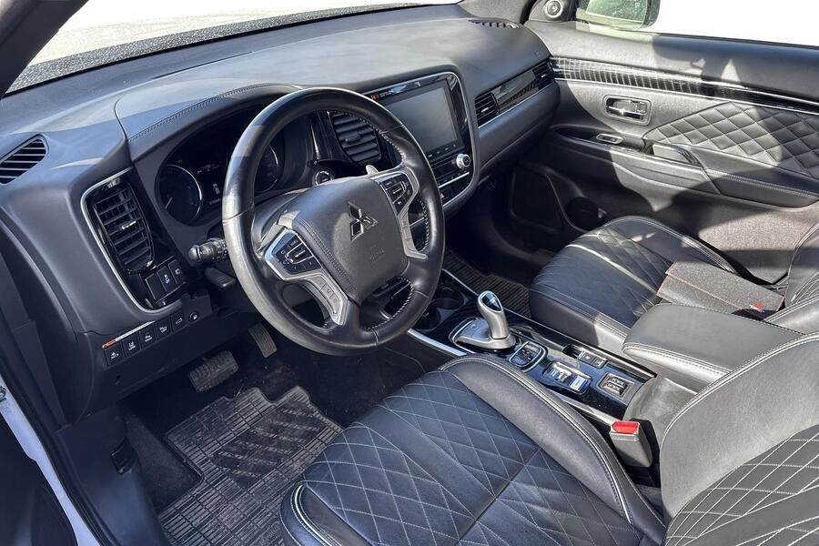 Mitsubishi Outlander PHEV vaihtoauto