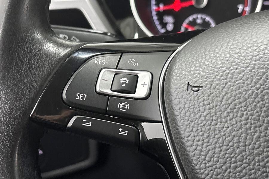 Volkswagen Touran vaihtoauto