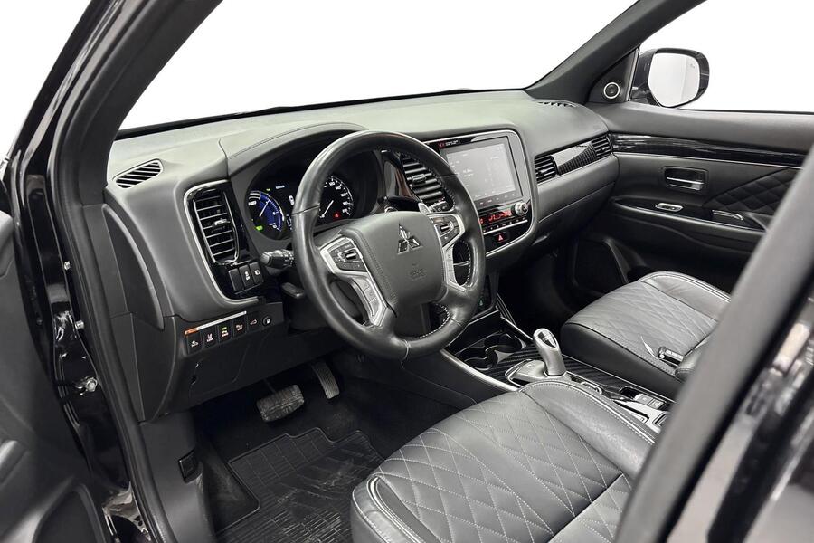 Mitsubishi Outlander PHEV vaihtoauto