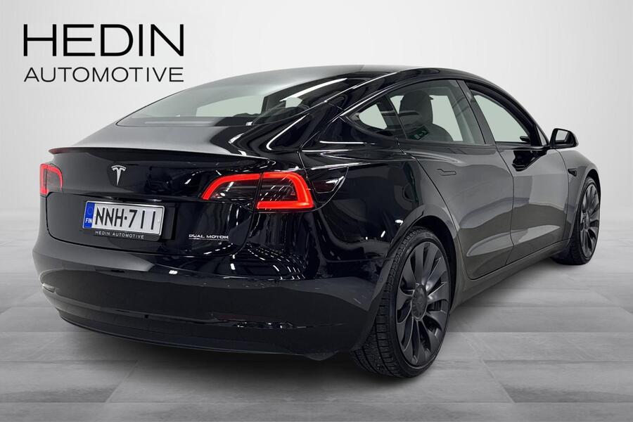 Tesla Model 3 vaihtoauto