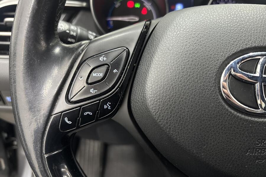 Toyota C-HR vaihtoauto