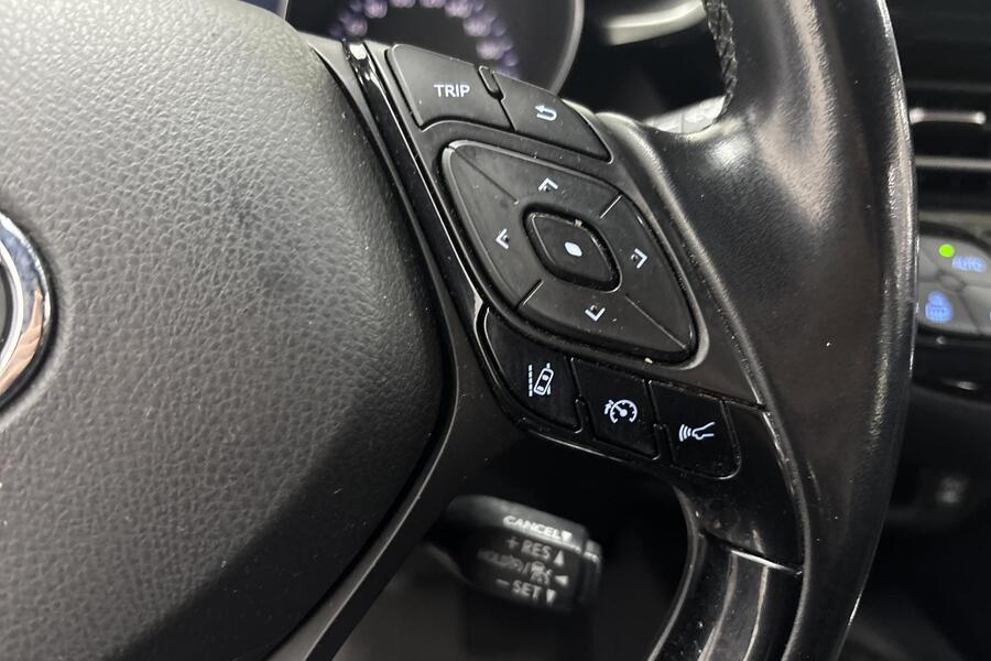 Toyota C-HR vaihtoauto