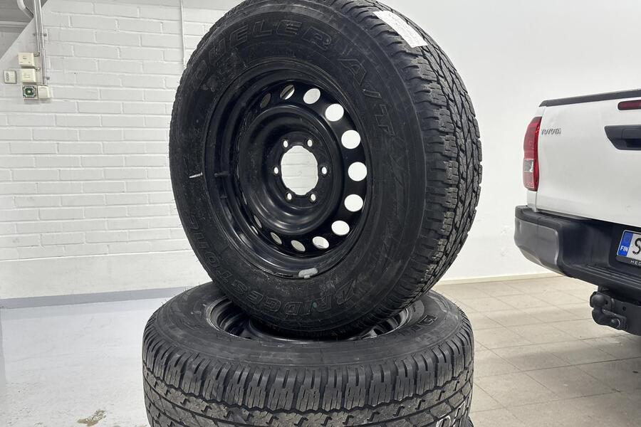 Toyota Hilux vaihtoauto