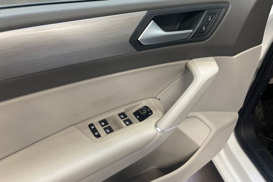 Volkswagen Touran vaihtoauto