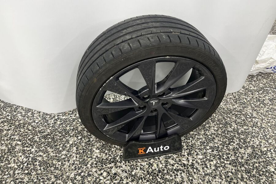 Tesla Model S vaihtoauto