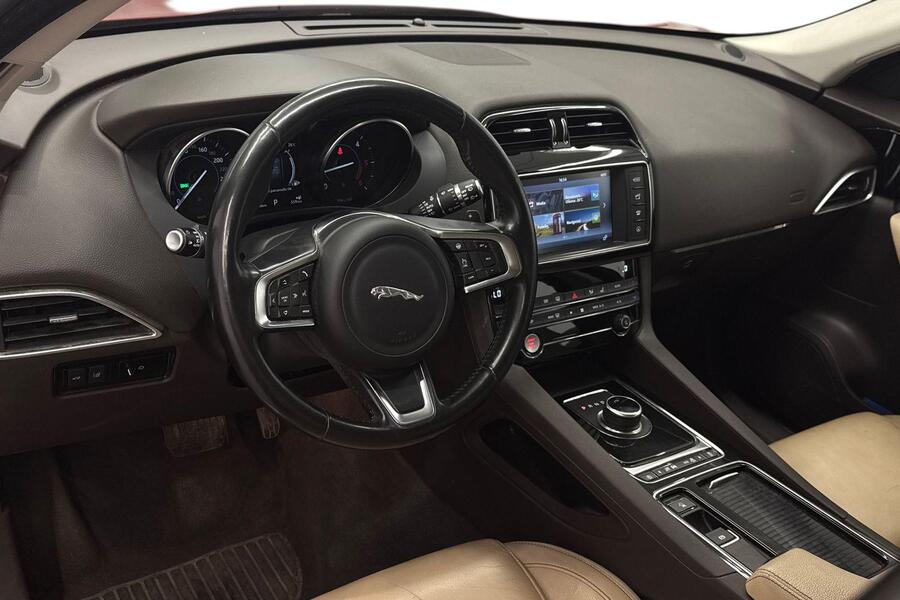 Jaguar F-PACE vaihtoauto