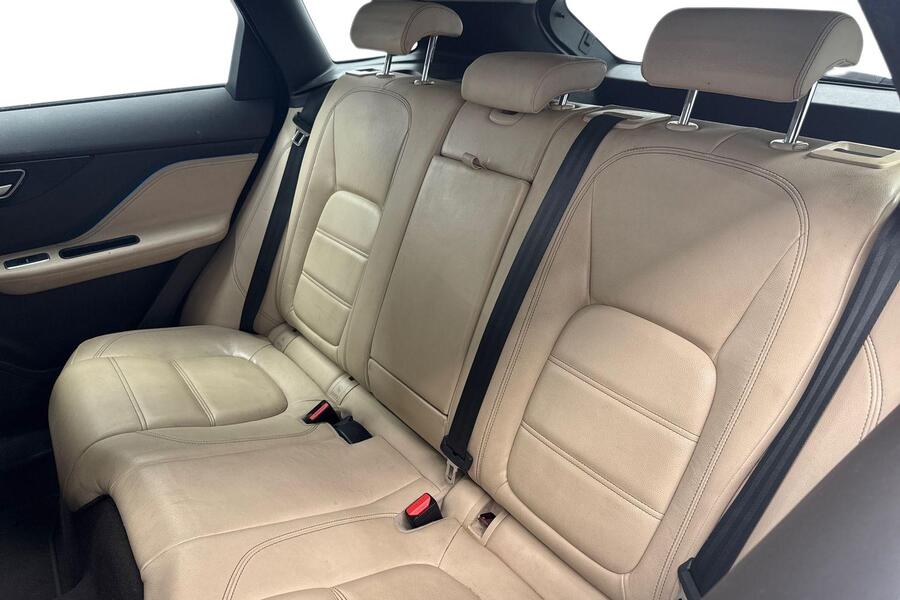 Jaguar F-PACE vaihtoauto