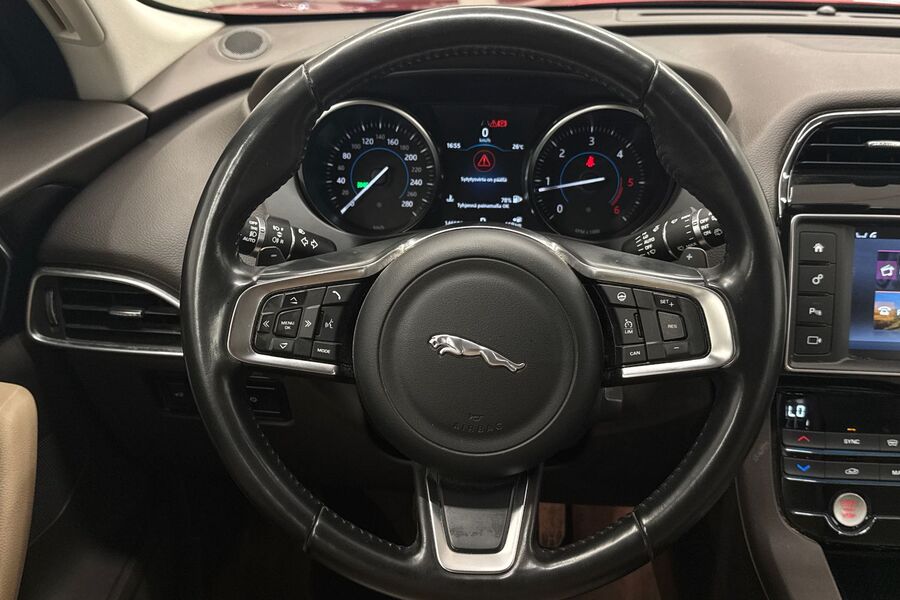 Jaguar F-PACE vaihtoauto