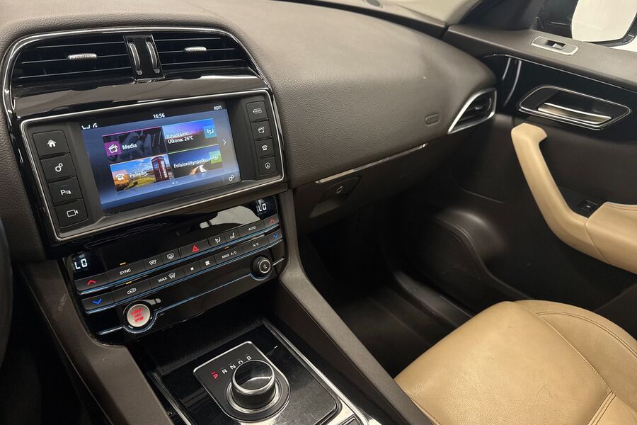 Jaguar F-PACE vaihtoauto