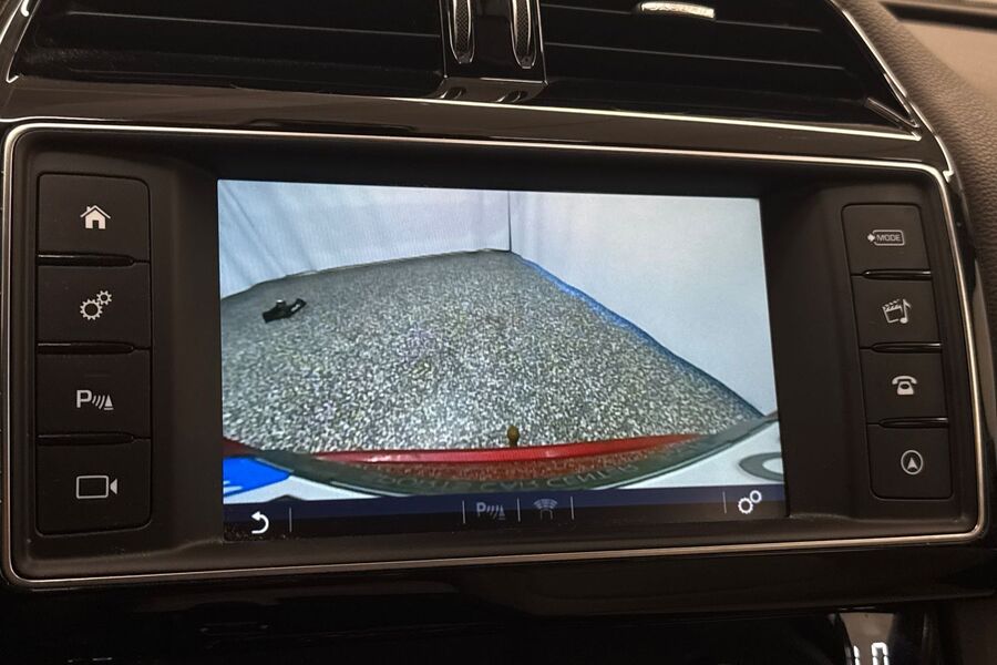 Jaguar F-PACE vaihtoauto