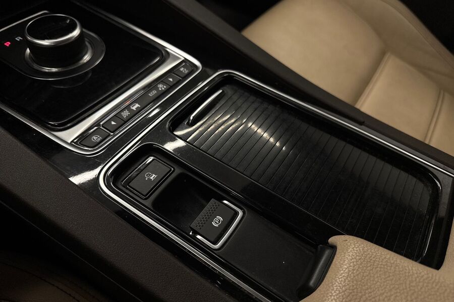 Jaguar F-PACE vaihtoauto