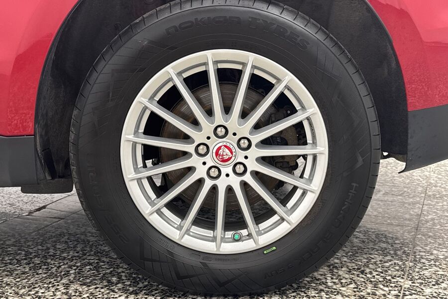 Jaguar F-PACE vaihtoauto