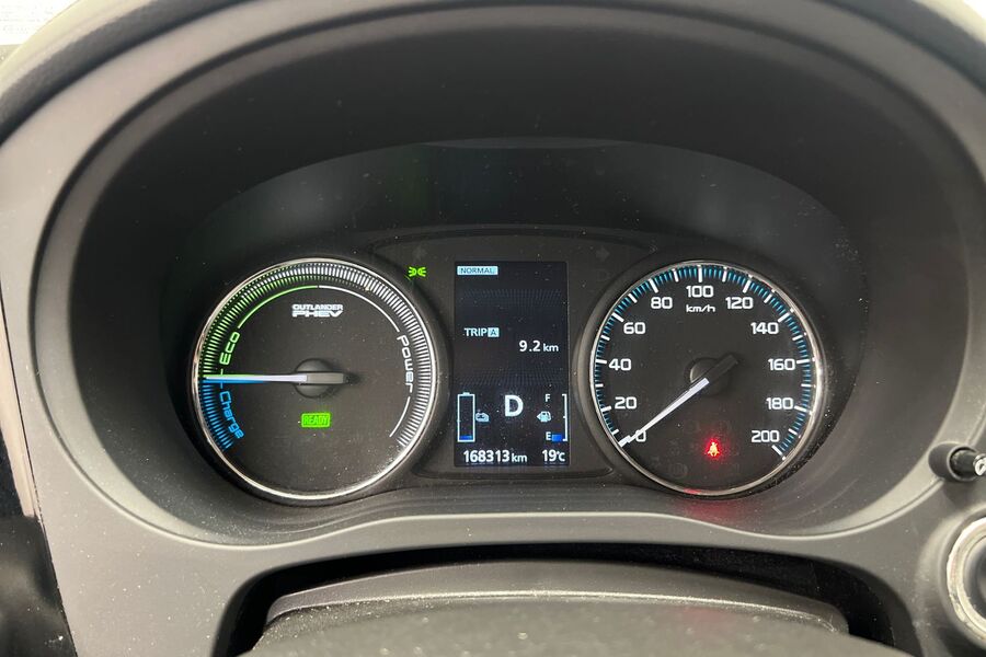 Mitsubishi Outlander PHEV vaihtoauto