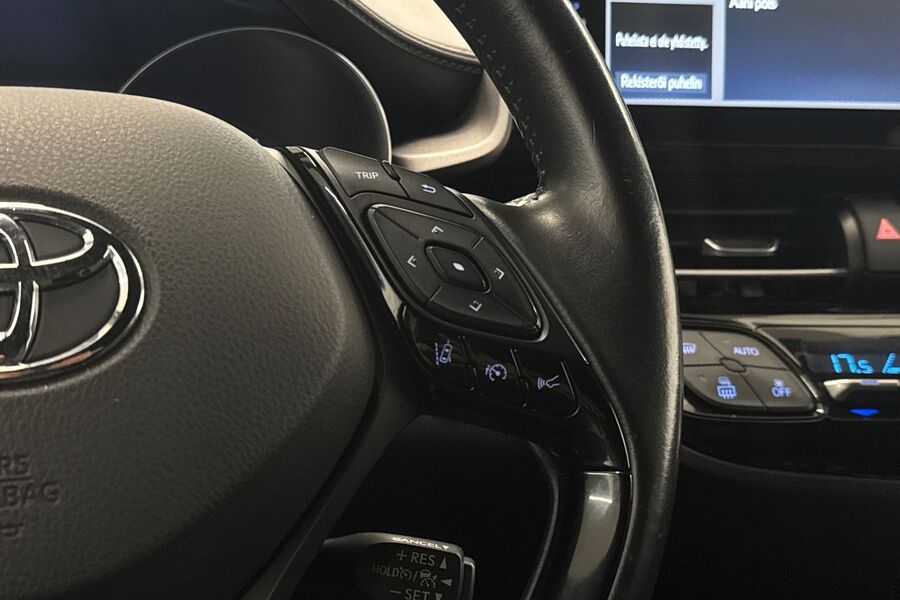 Toyota C-HR vaihtoauto