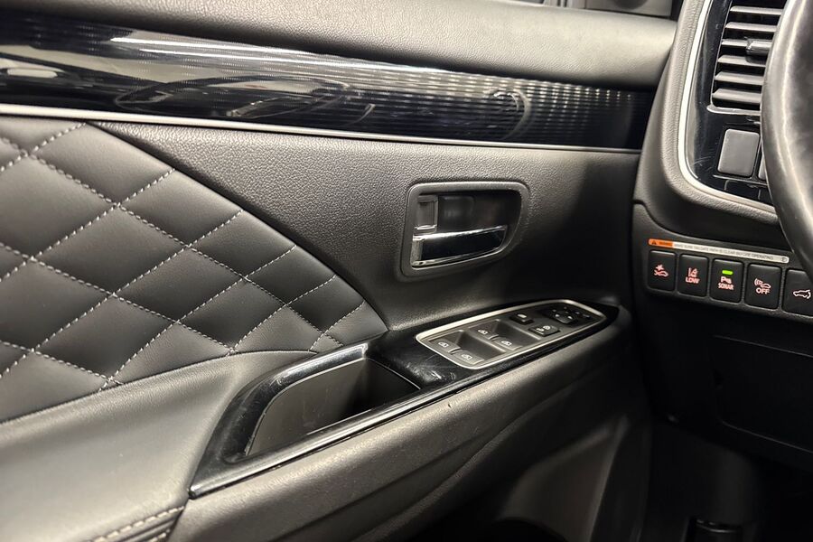 Mitsubishi Outlander PHEV vaihtoauto