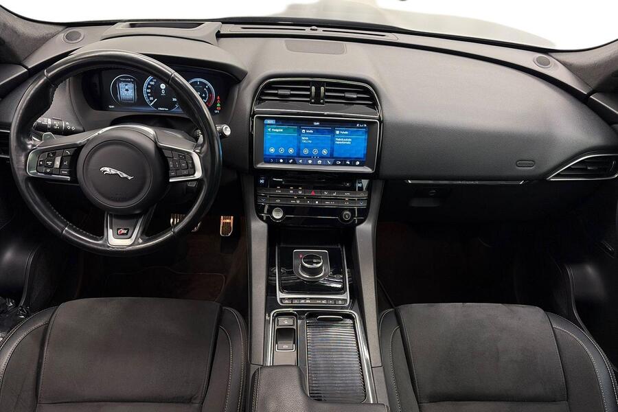 Jaguar F-PACE vaihtoauto