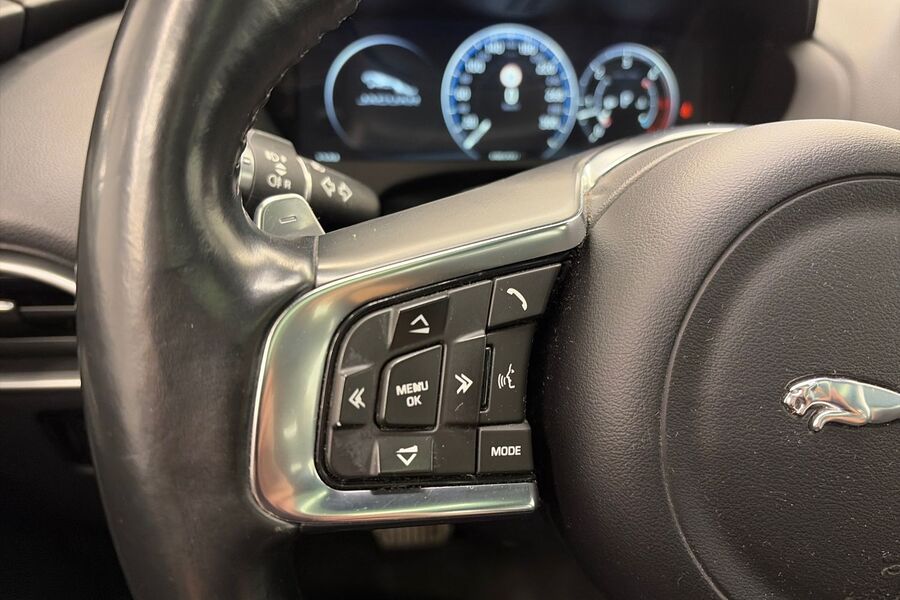 Jaguar F-PACE vaihtoauto