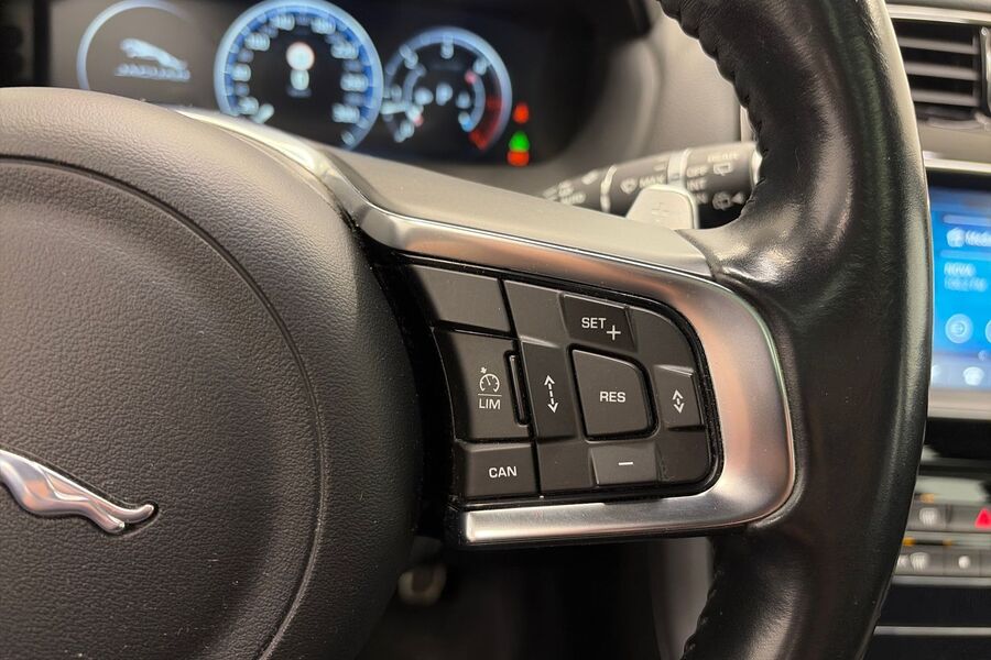 Jaguar F-PACE vaihtoauto