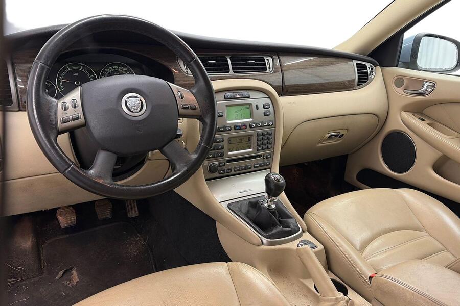 Jaguar X-Type vaihtoauto