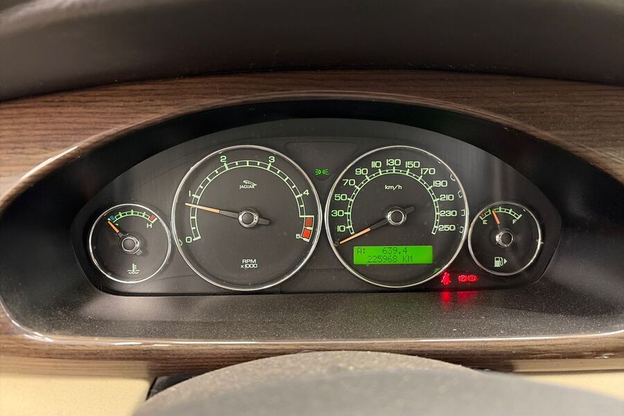 Jaguar X-Type vaihtoauto