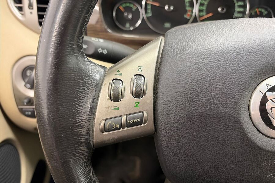 Jaguar X-Type vaihtoauto