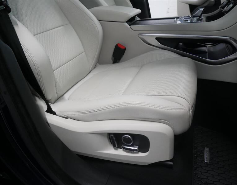 Jaguar F-PACE vaihtoauto