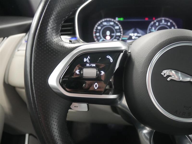 Jaguar F-PACE vaihtoauto