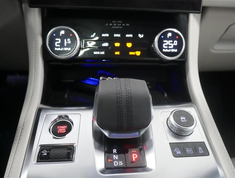 Jaguar F-PACE vaihtoauto