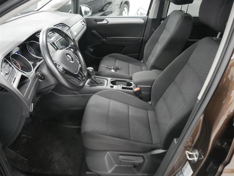 Volkswagen Touran vaihtoauto