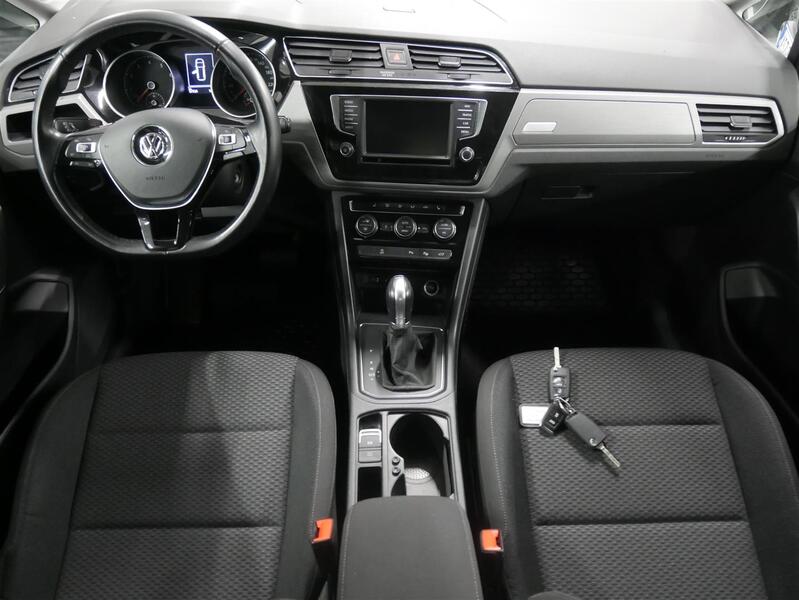 Volkswagen Touran vaihtoauto