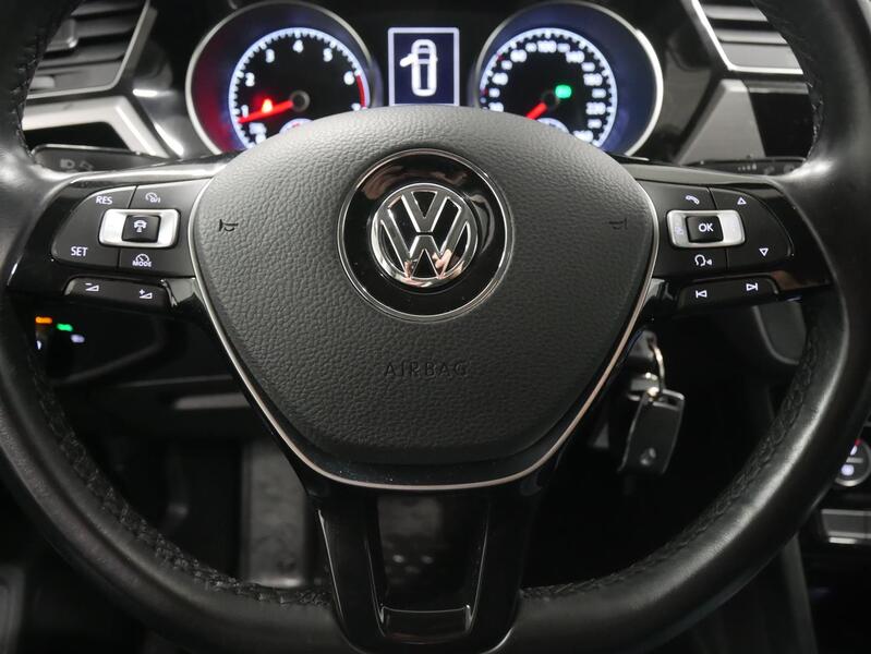 Volkswagen Touran vaihtoauto