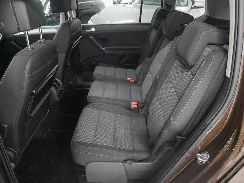 Volkswagen Touran vaihtoauto