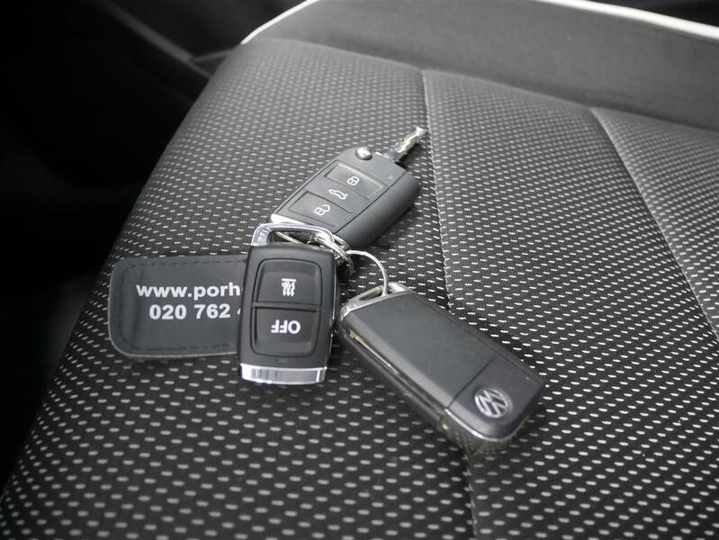 Volkswagen T-Roc vaihtoauto