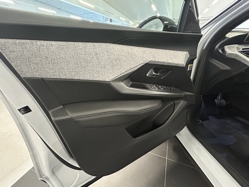 Peugeot E-3008 vaihtoauto