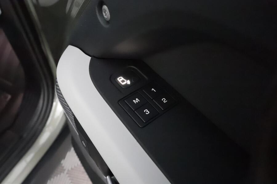 Land Rover Defender vaihtoauto