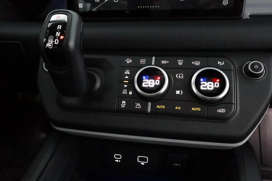 Land Rover Defender vaihtoauto